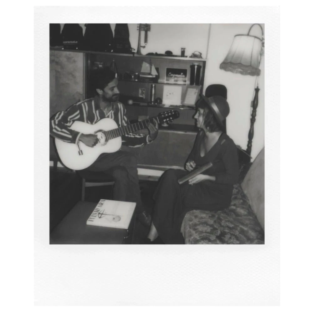 Polaroid Originals 4669 Black & White (B&W) Instant Film For I-Type Cameras